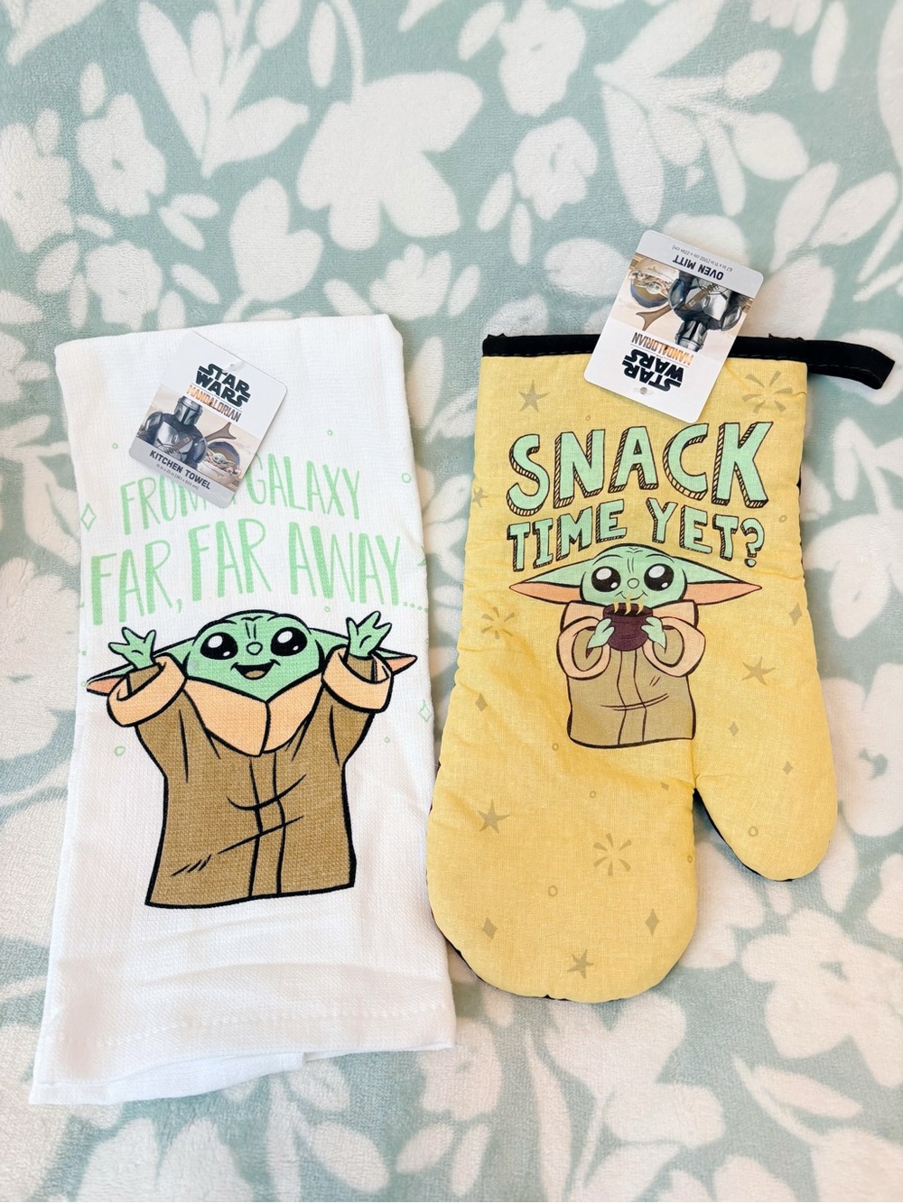Star Wars The Mandalorian Baby Yoda Kitchen Towel & Oven Mitt Set 🛸✨